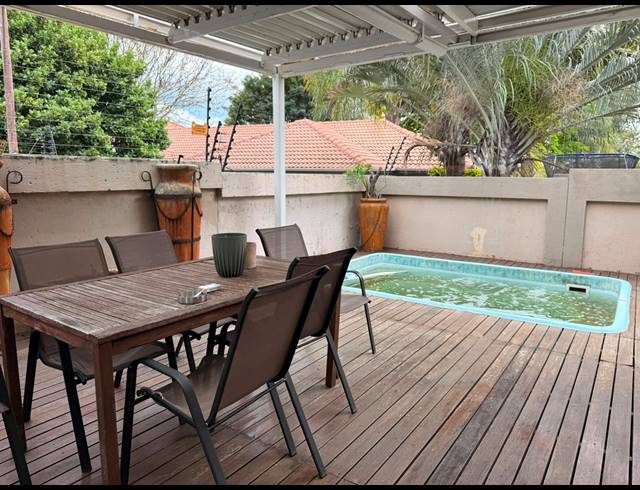 3 BEDROOM TOWNHOUSE FOR SALE IN SAFARI GARDENS